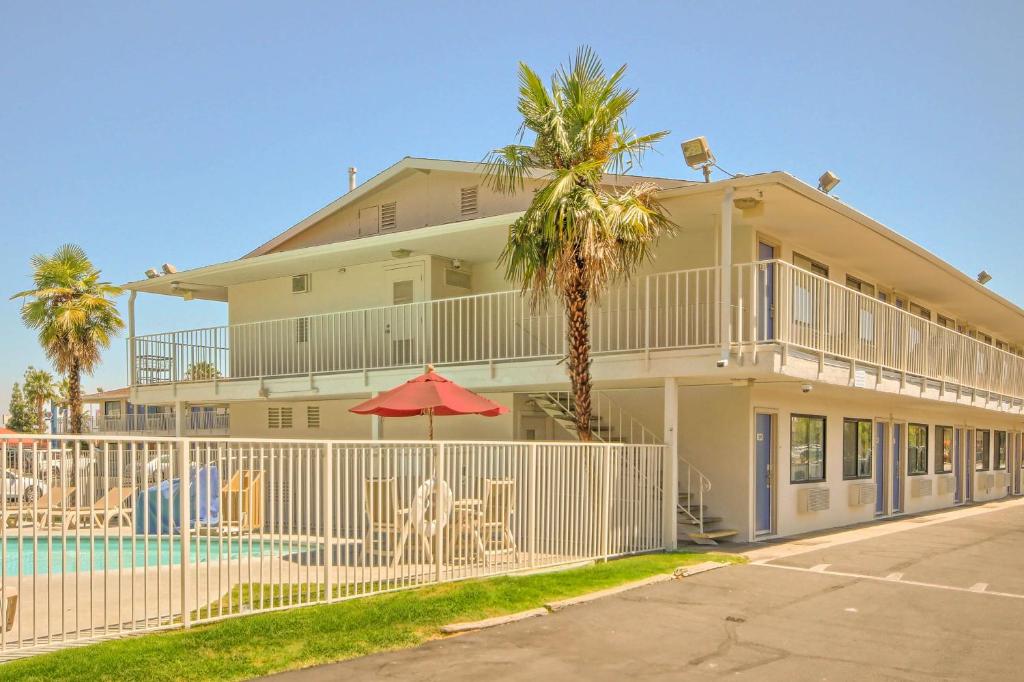 Motel 6-Fresno, CA - Blackstone North photo 2