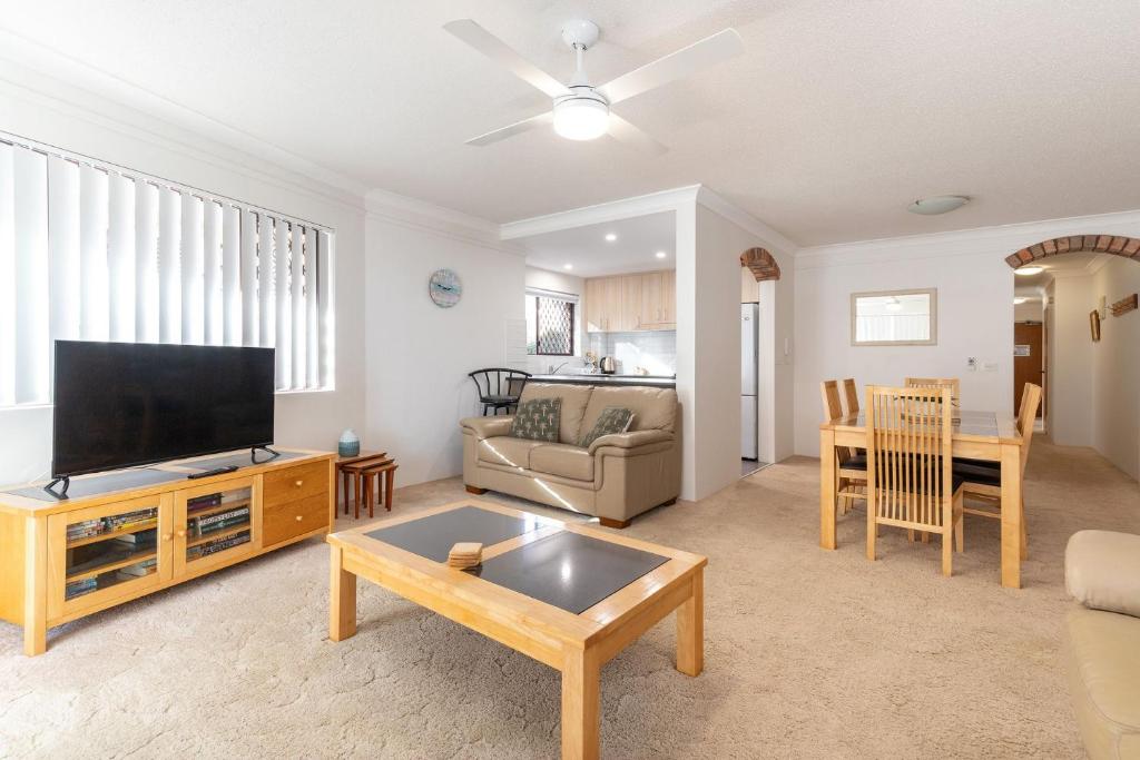 Renas Court 2 photo 2
