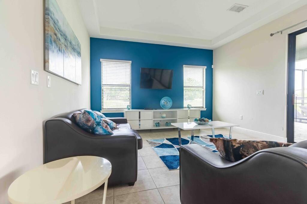 SPACIOUS 6bdrm Villa near ALL the attractions!! photo 3