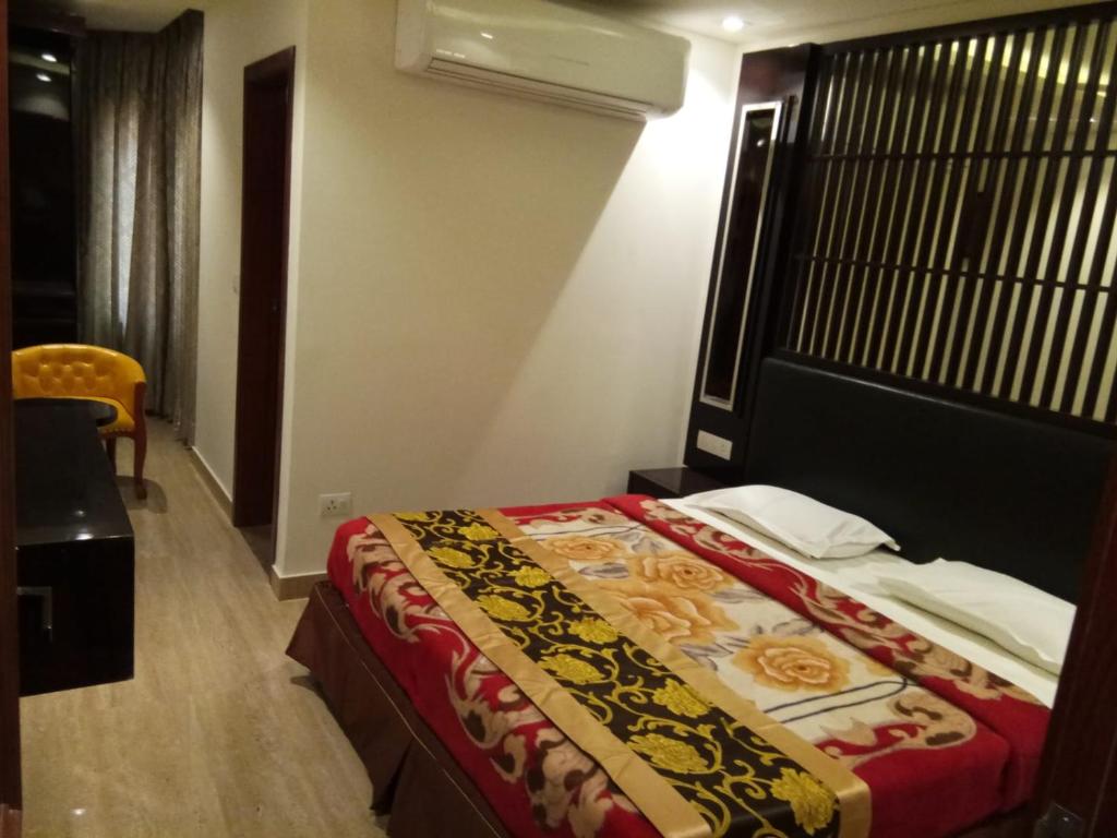 HOTEL NEW ANAND PALACE photo 2