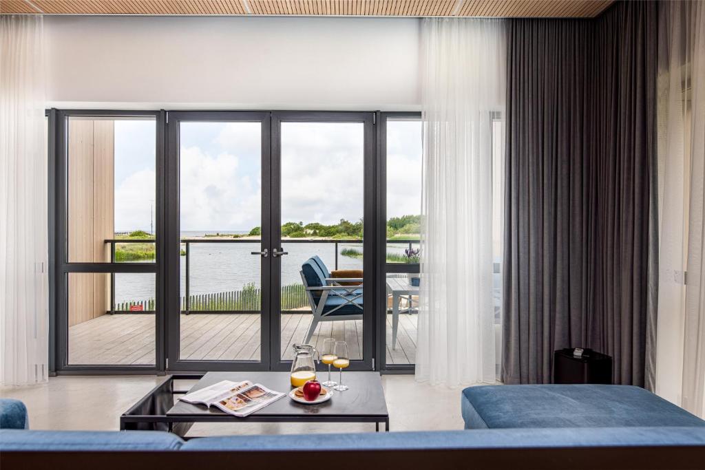 SELLING SUNSET, 2BD SEA VIEW Apt, By Cohost photo 3
