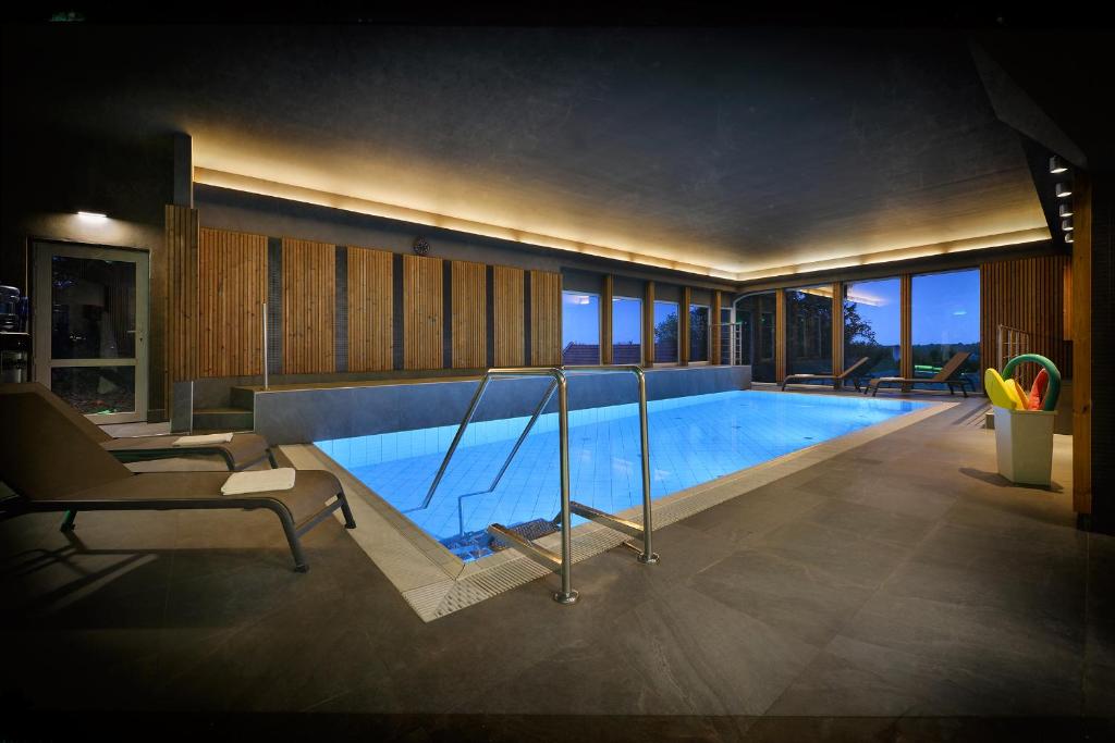 Maxmilian Lifestyle Resort photo 4