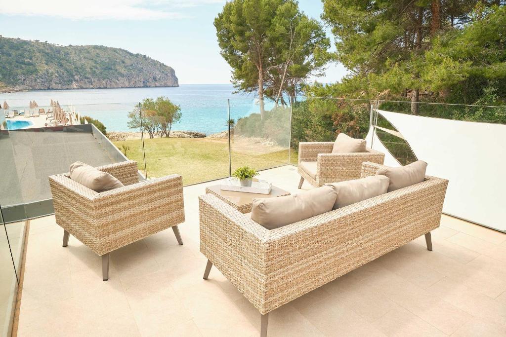 Bahía Suites Camp De Mar - Tap to explore photos
