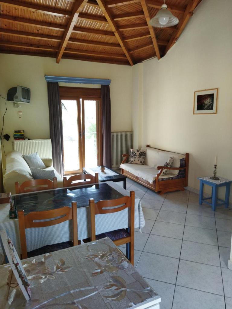 Roxani Studios-Apartments photo 2