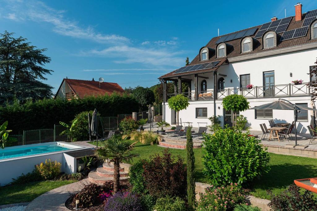 Katzer Villa photo 1