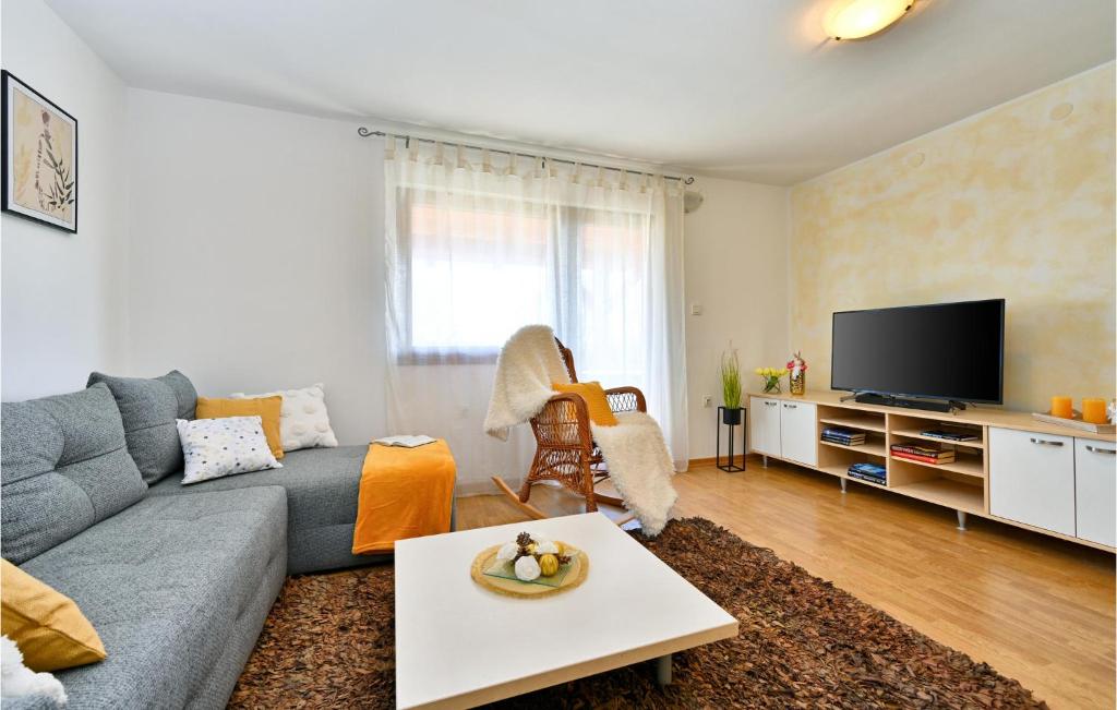 Stunning Home In Seketin With 2 Bedrooms, Wifi And Outdoor Swimming Pool photo 3