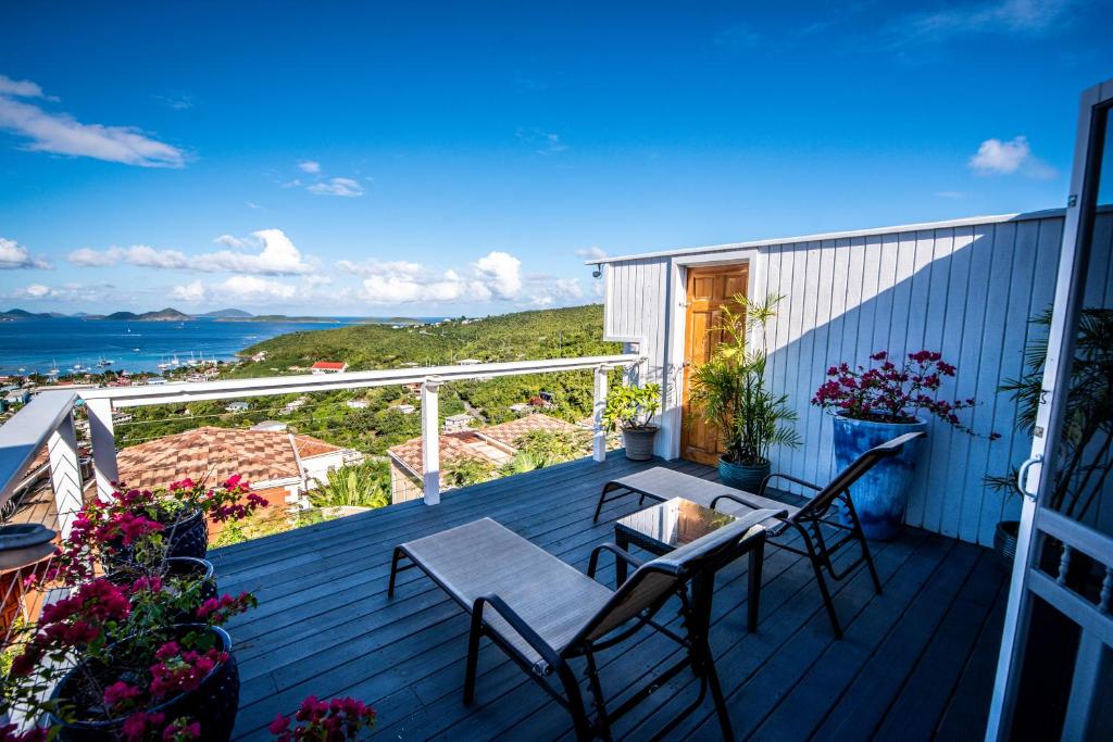 Beautiful Honeymoon Suite at Sunset Serenade photo 4