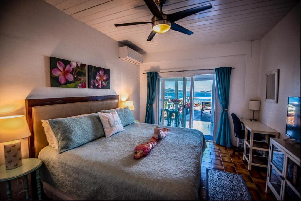 Beautiful Honeymoon Suite at Sunset Serenade photo 3