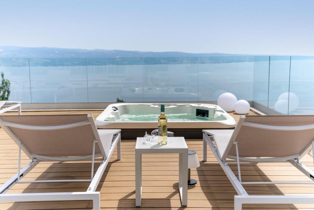NEW! Seaview Villa Nautique, a 3-bedroom villa with a 32 sqm heated private pool and a Whirlpool photo 2
