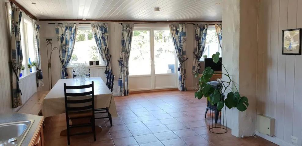 Flekkerøy sjøboder 4 soverom 8 senger photo 2