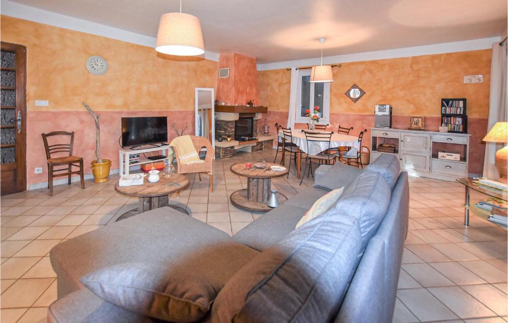 Amazing Home In Mazan With 4 Bedrooms, Private Swimming Pool And Outdoor Swimming Pool photo 4