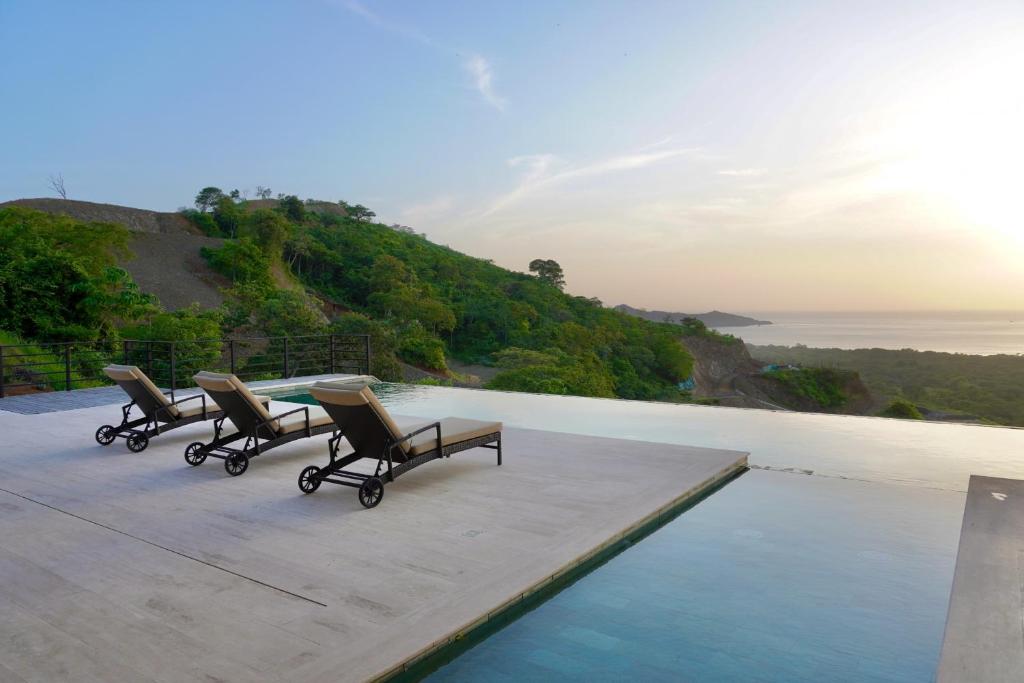 Casa de Iluminacion - Gorgeous 5-BR oceanview Villa with private infinity Pool photo 3