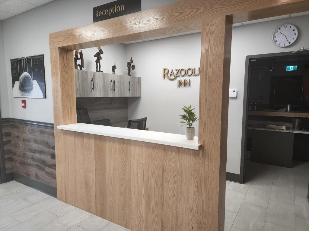 Razoolies Inn photo 2