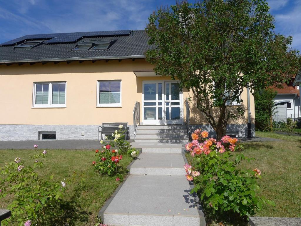 Ferienwohnung mit Terrasse am Rosengarten photo 1