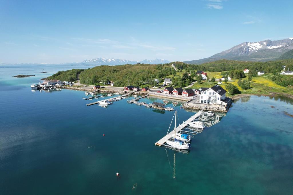 Senja Fjordhotell and Apartments photo 4
