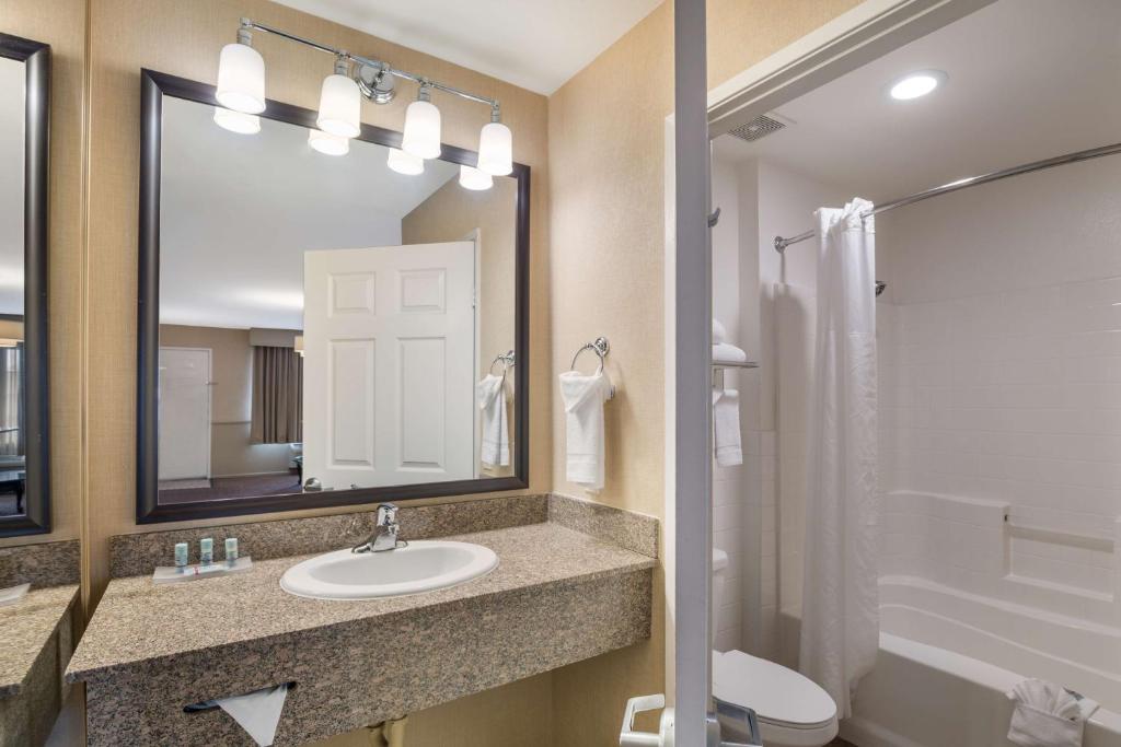 Best Western Corona Hotel & Suites - Tap to explore photos