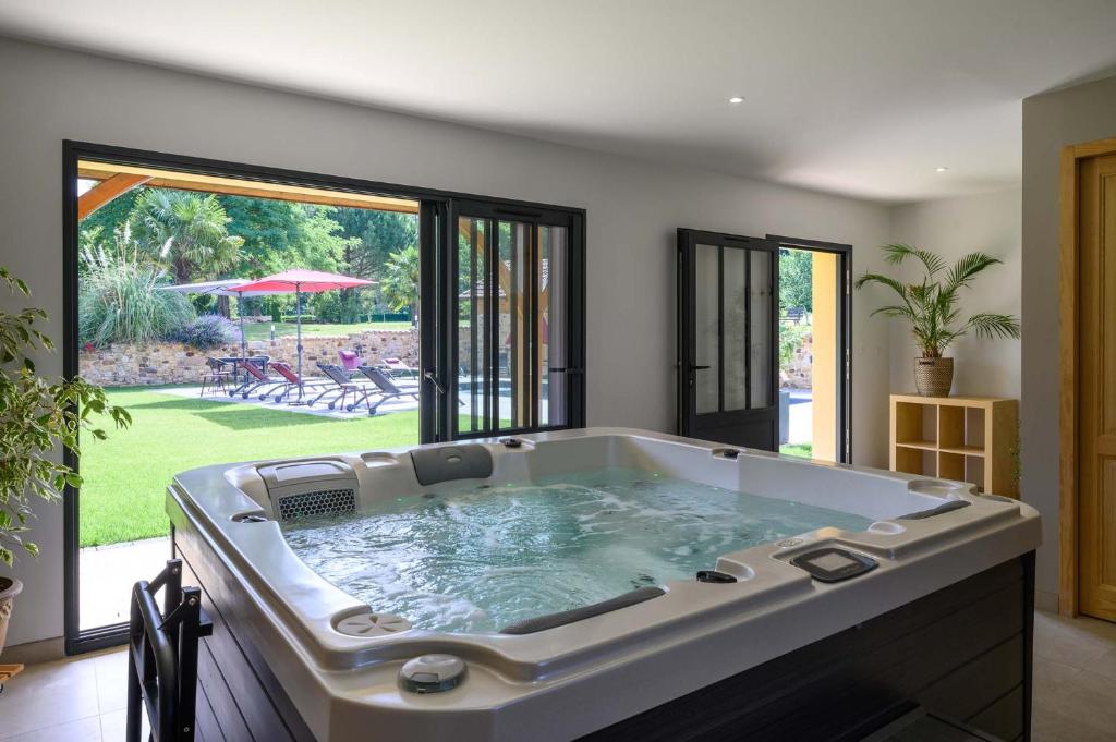 Domaine du Bugassou, Chambres, Table d'hôtes & SPA photo 3