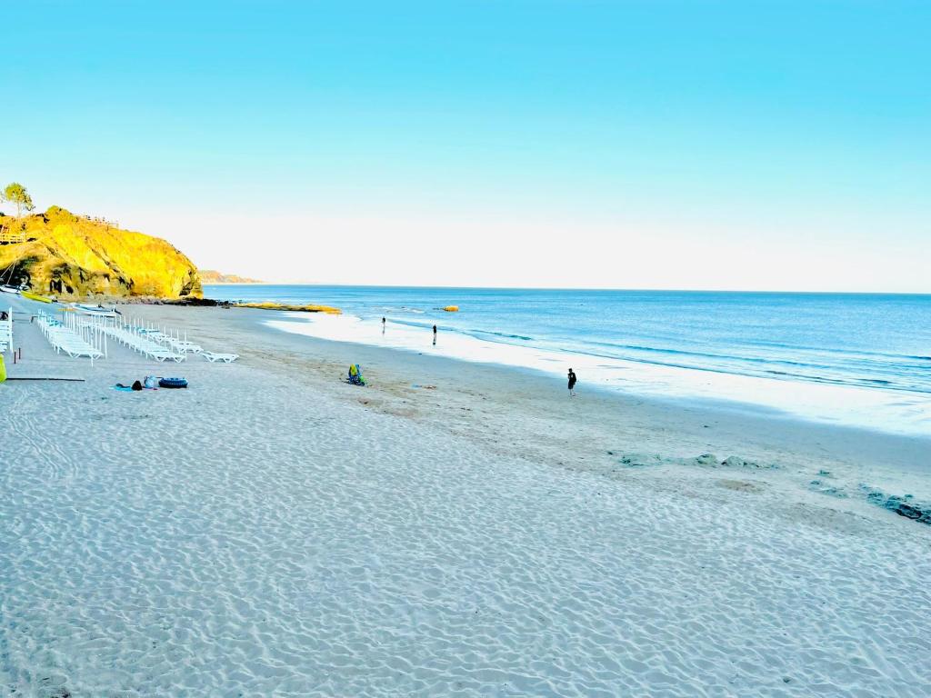 On The BEACH Stunning Apartment Albufeira Olhos de Água photo 4