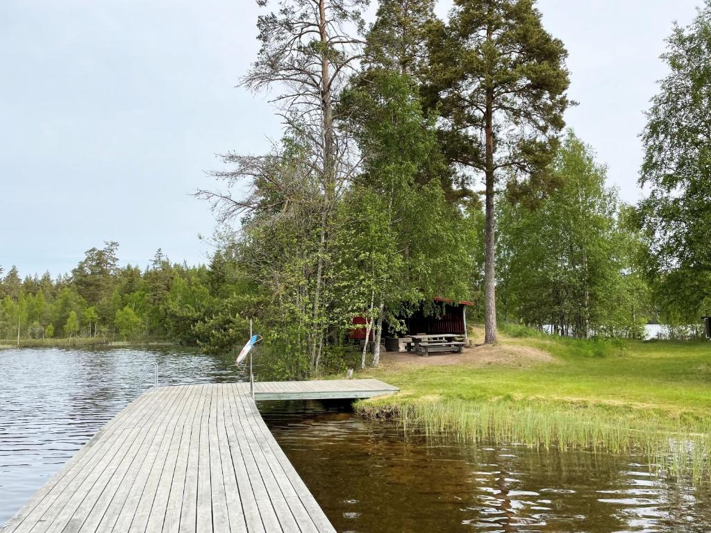 Cozy cottage with proximity to lake with jetty photo 3