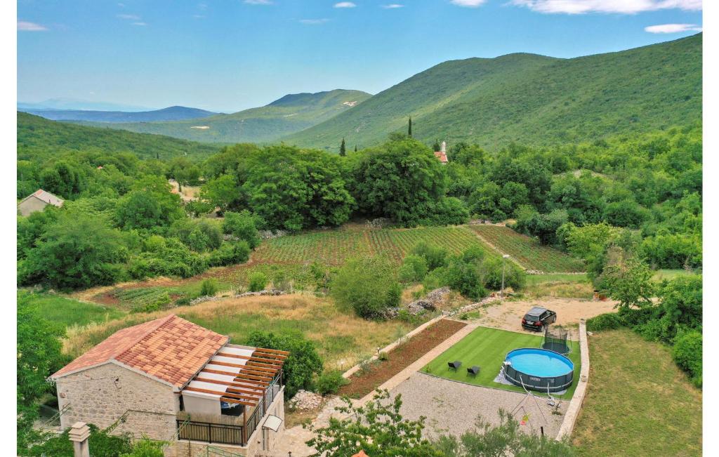 Nice Home In Runovici With Jacuzzi, Wifi And 2 Bedrooms