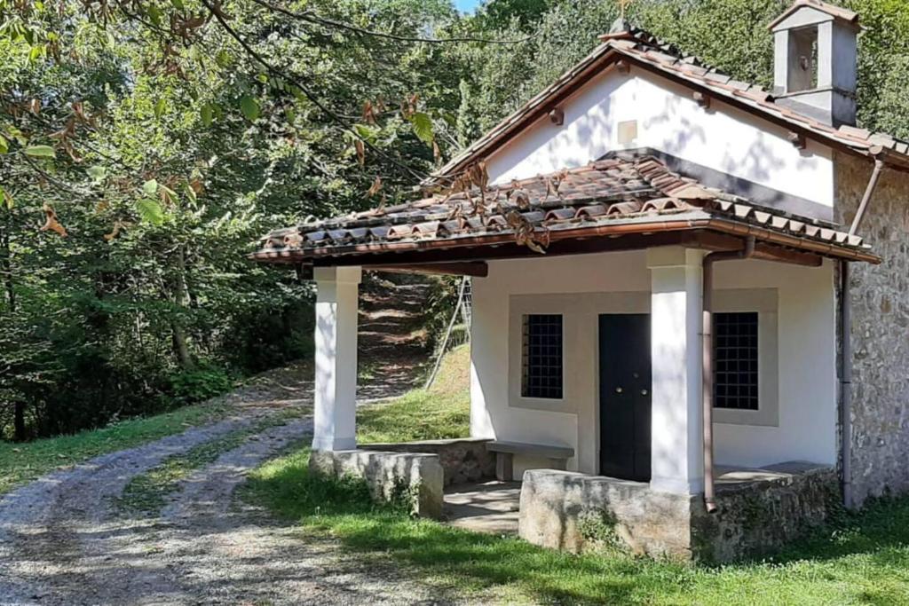 Beautiful 2-Bed House in Longoio Bagni Di Lucca