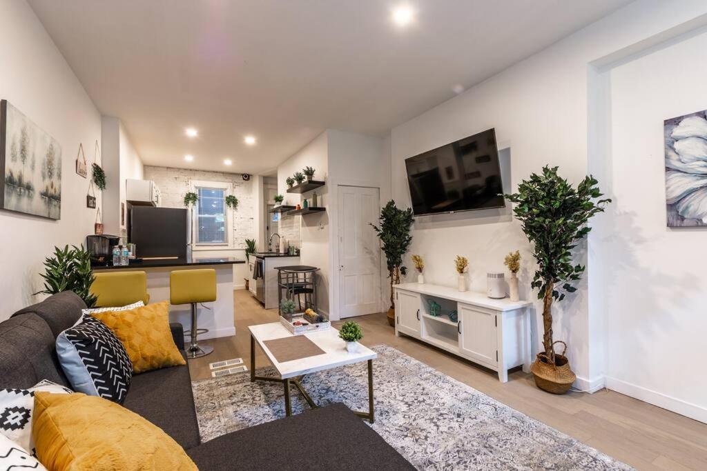 Carey Chateau - Bright and Cozy 3BR Home image