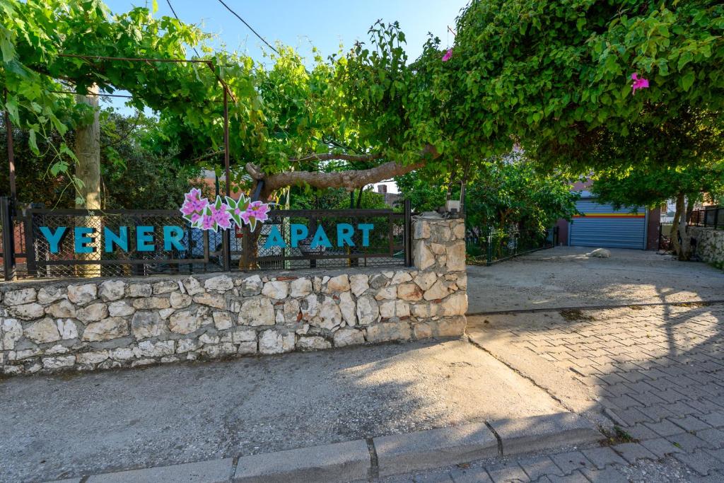 Yener apart photo 1
