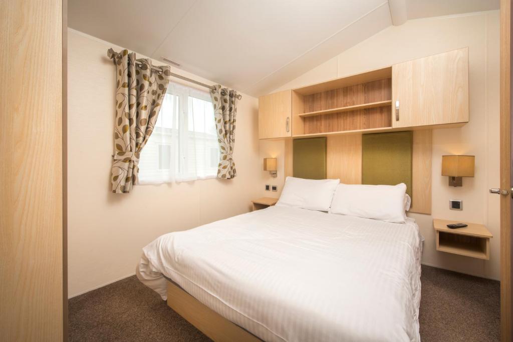 South Bay Holiday Park - Tap to explore photos