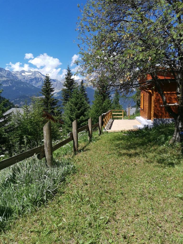 Petit chalet Valfréjus pied des pistes photo 3