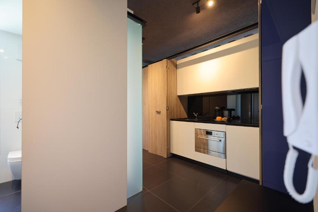 Apartment F photo 3