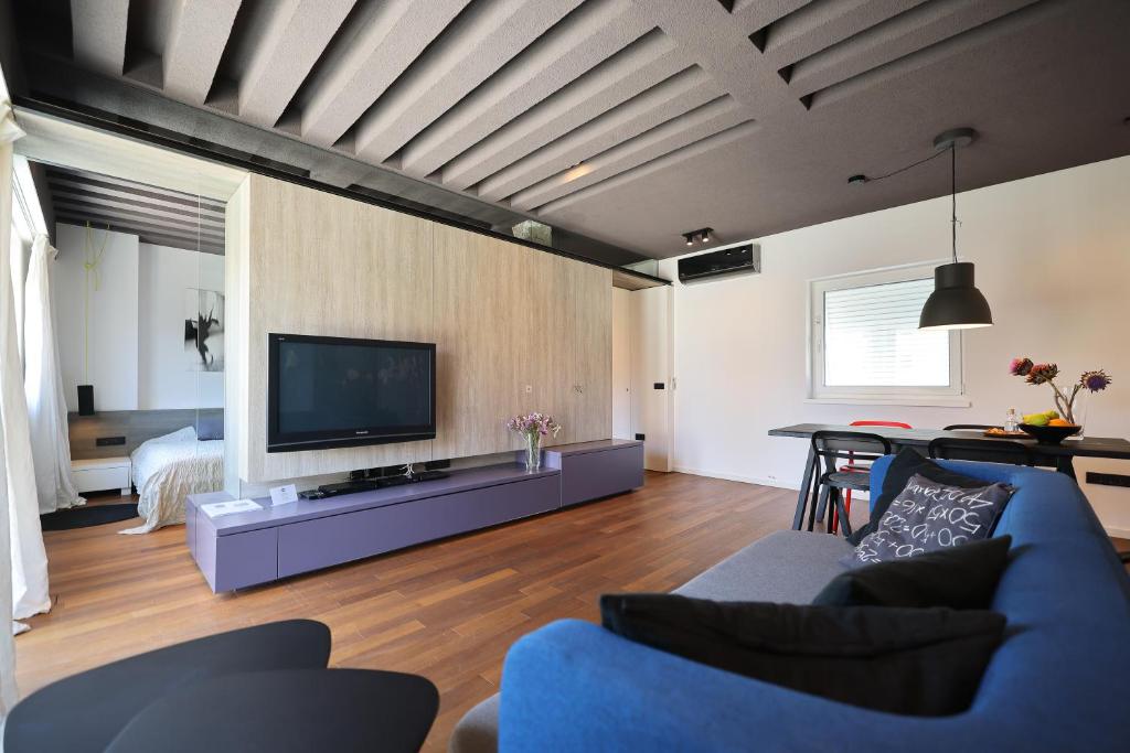 Apartment F photo 1