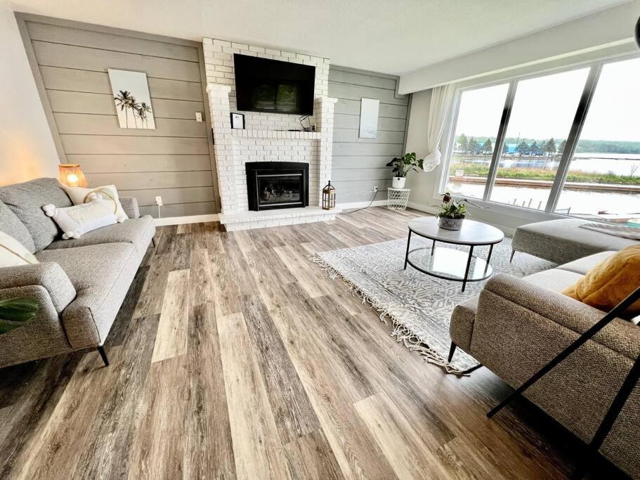 Peaceful Waterfront Cottage on Georgian Bay photo 3
