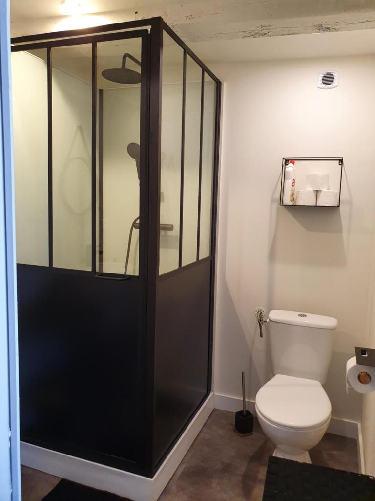 Studio meublé au pied de la cité médiévale photo 4
