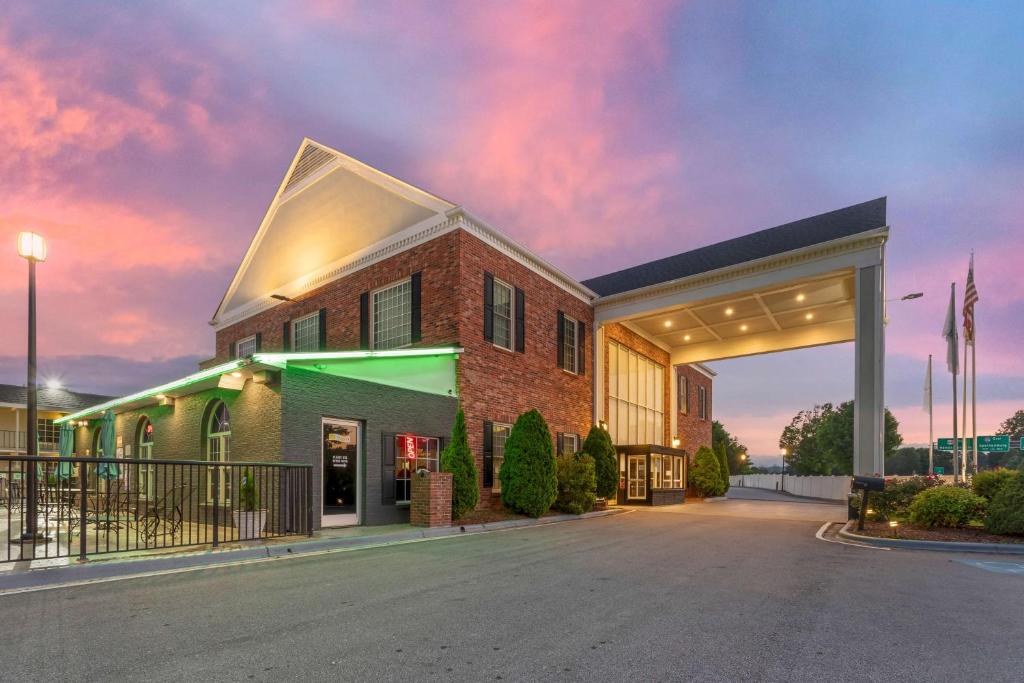 Best Western Hendersonville Inn image