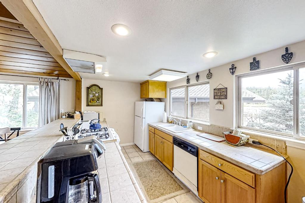 Lakefront Retreat photo 4
