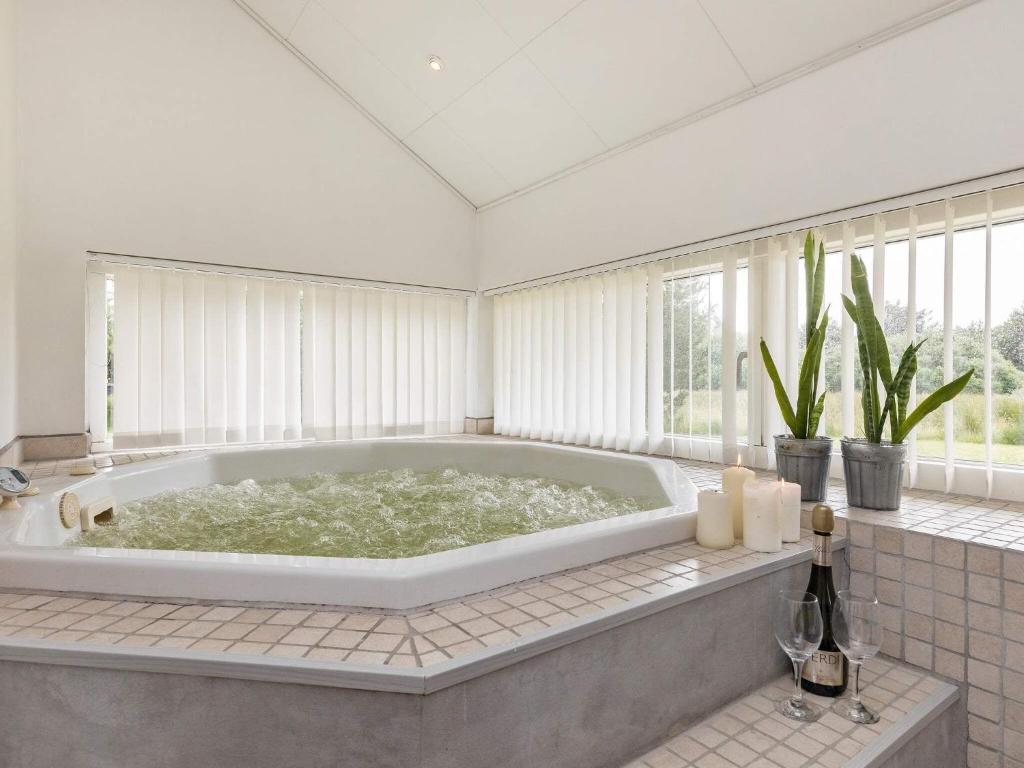 Four-Bedroom Holiday home in Blåvand 24 photo 1