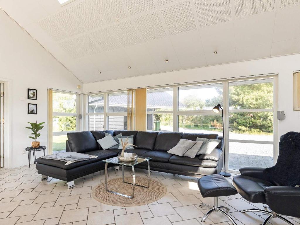 Four-Bedroom Holiday home in Blåvand 24 photo 3