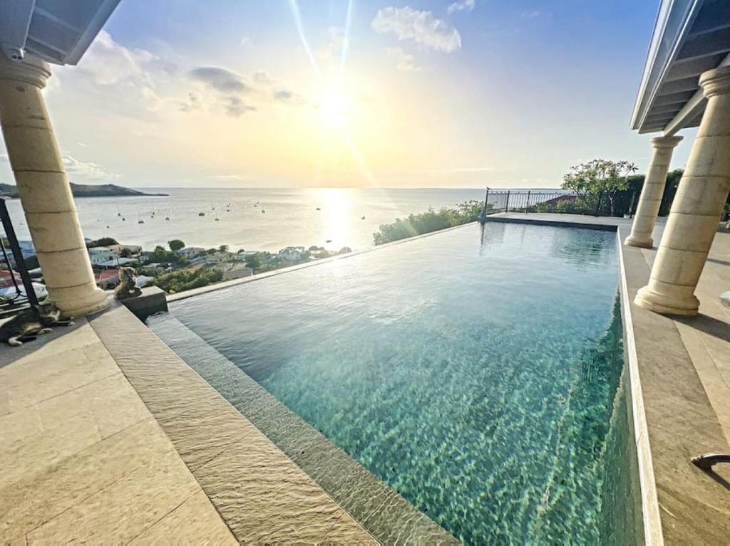 Blue Room in a shared Villa Diamant with communal pool and sea view photo 1