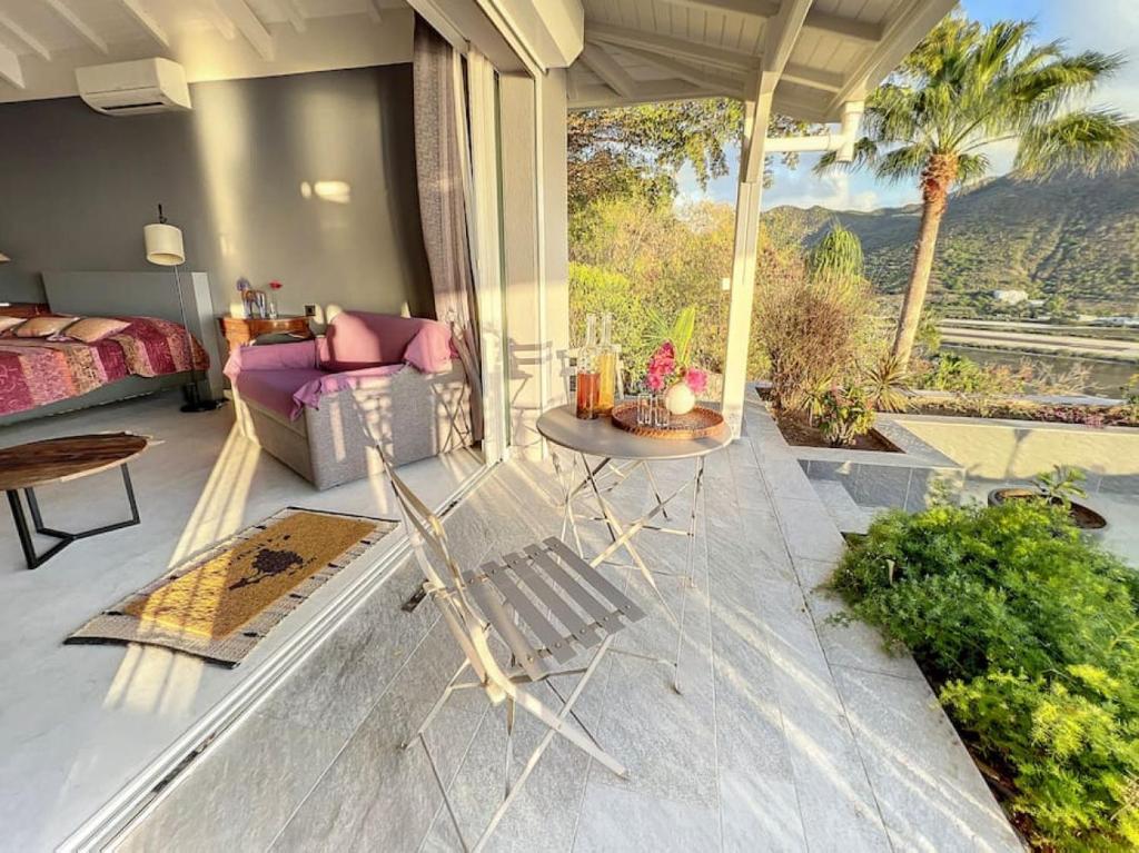 Blue Room in a shared Villa Diamant with communal pool and sea view photo 3