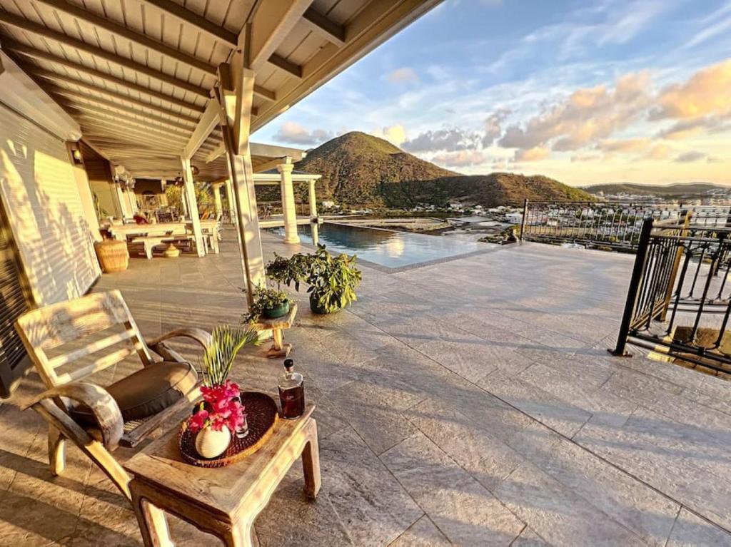Frangipani Room in shared Villa Diamant, swimming pool, sea view photo 4