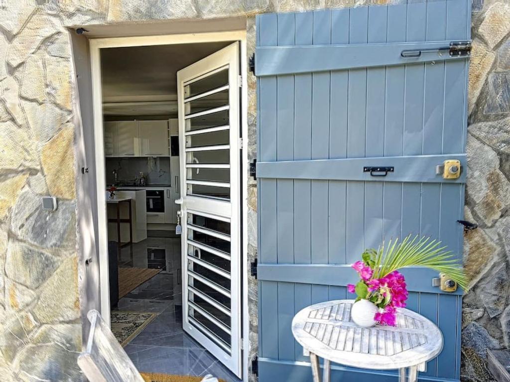 Studio Aloe in shared Villa Diamant, infinity pool, sea view photo 1