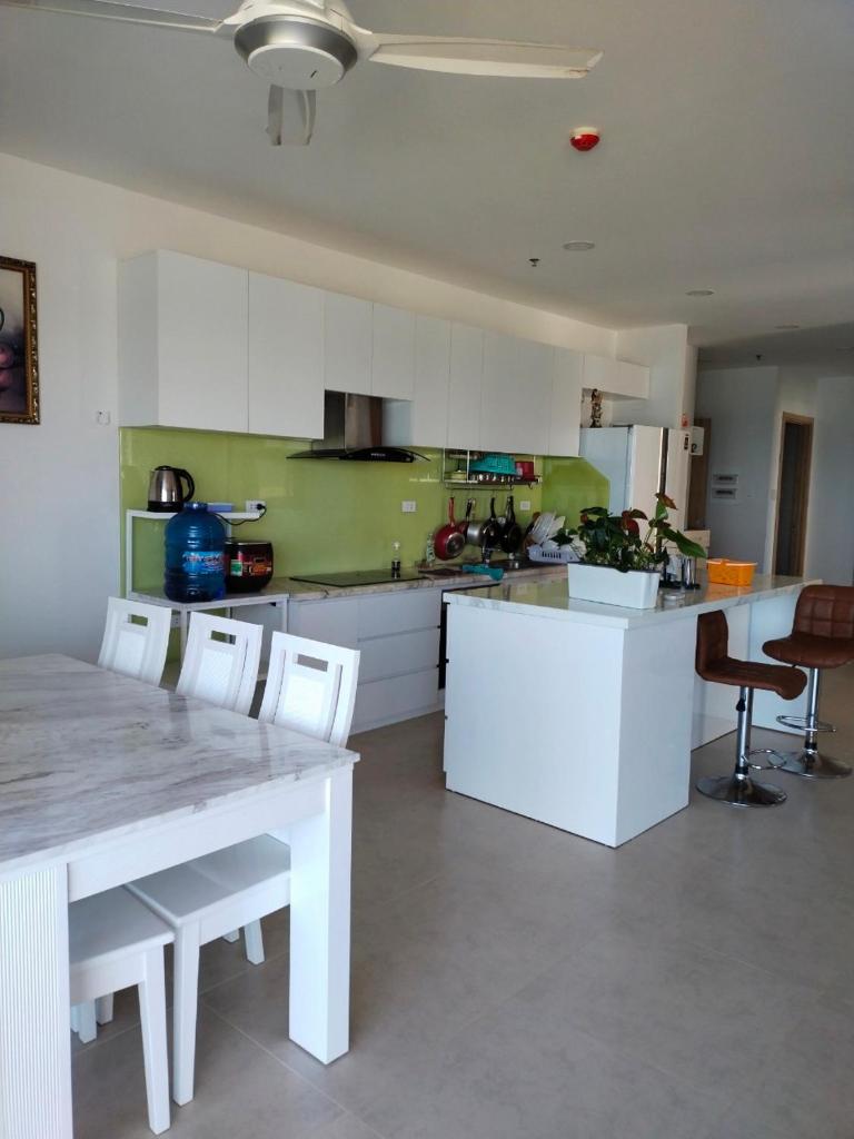 Hảo Aria Resort - hồ bơi và bãi tắm riêng