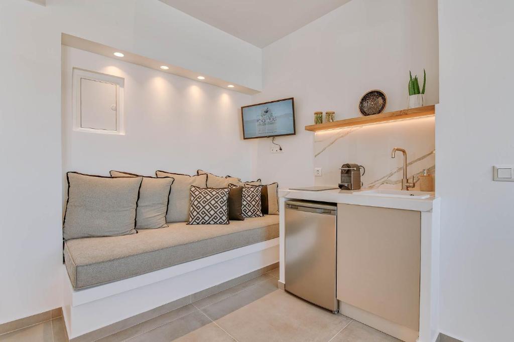Nautica Suites - Modern Seaview Suite photo 2