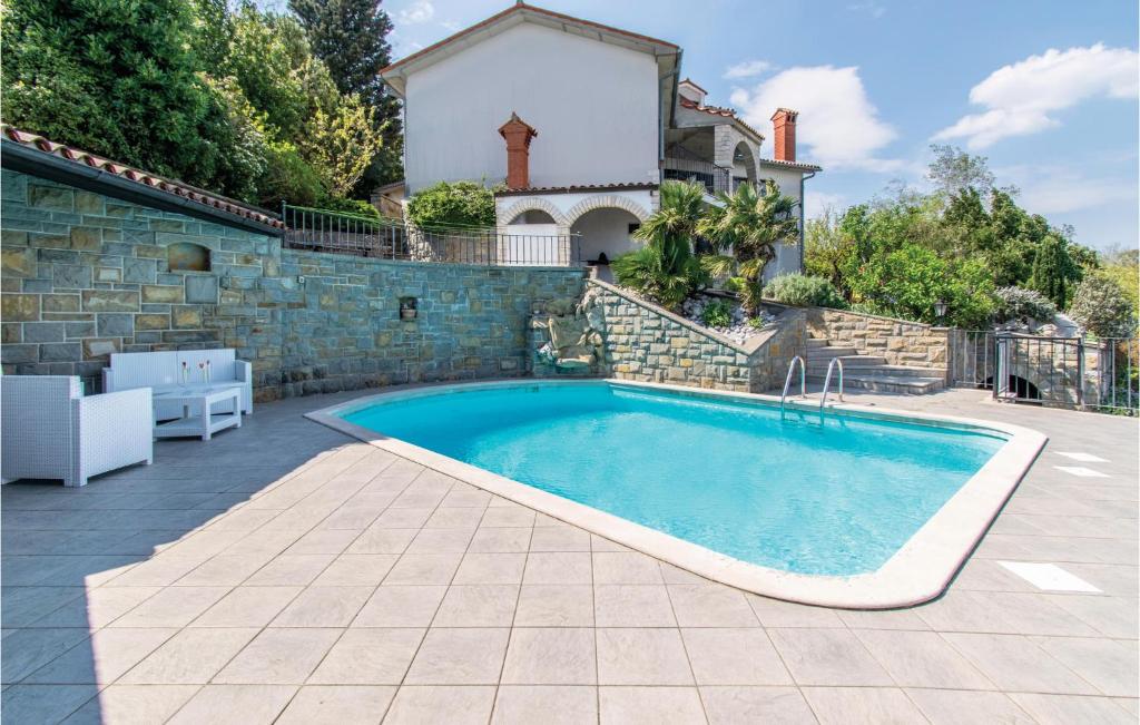 Awesome Apartment In Koper With 2 Bedrooms, Wifi And Outdoor Swimming Pool photo 1