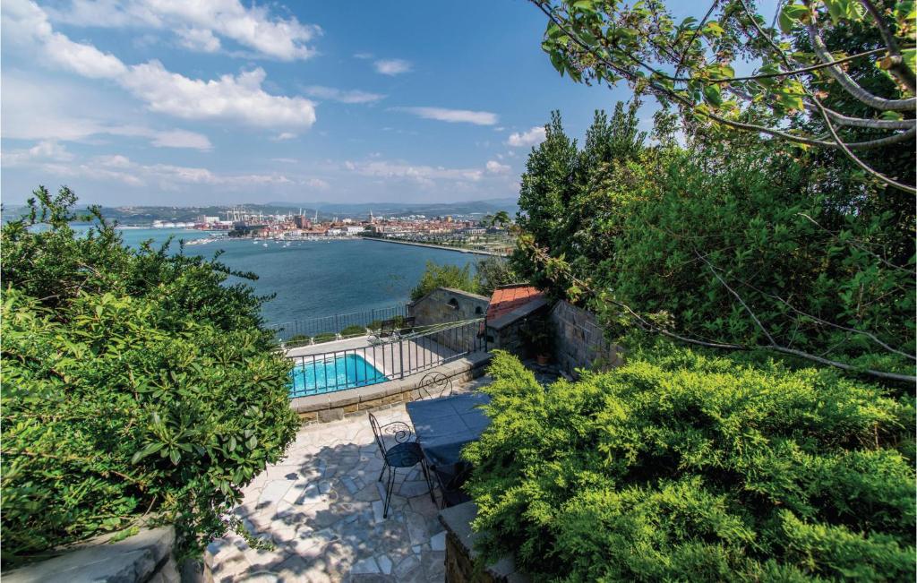 Awesome Apartment In Koper With 2 Bedrooms, Wifi And Outdoor Swimming Pool photo 4