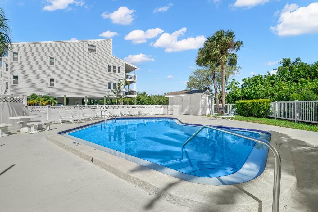 Intercoastal 209 photo 2