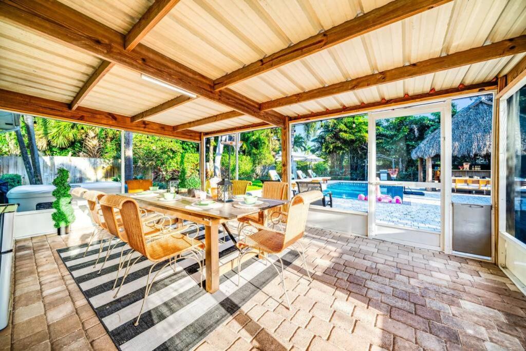 Chique Pool and Tiki Resort photo 3