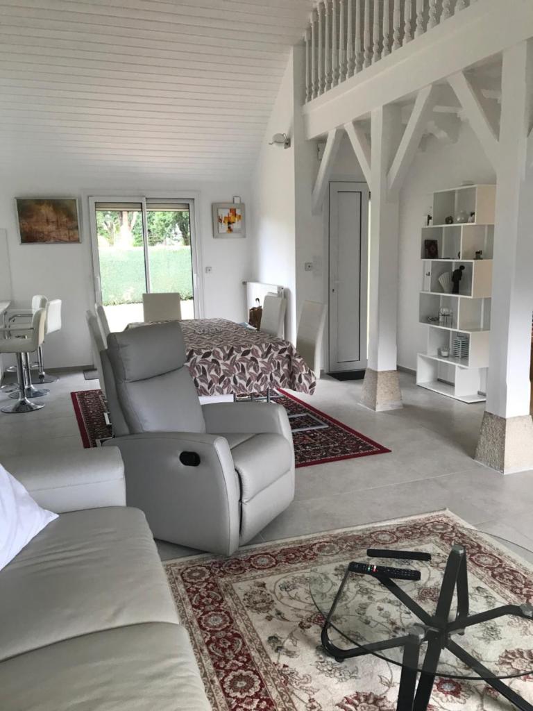 Maison moderne 8 personnes, jardin, parkings, fibre THD, plage 5 min