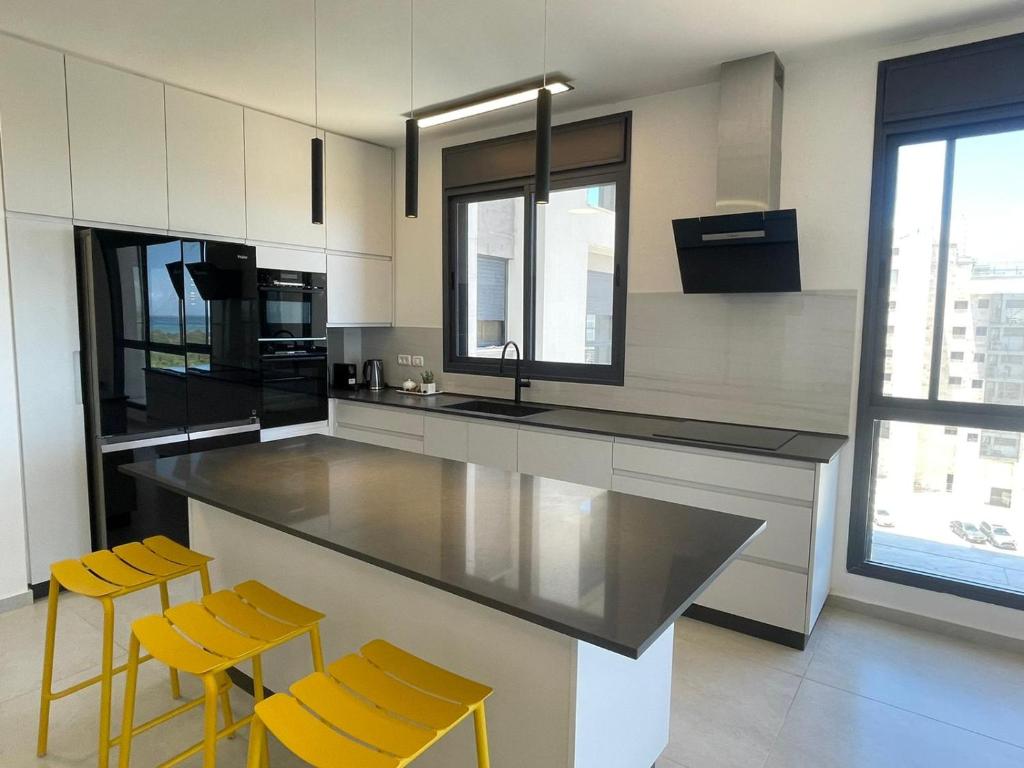 #דירת יוקרה על הים Bluewave Beach Apartment# photo 3