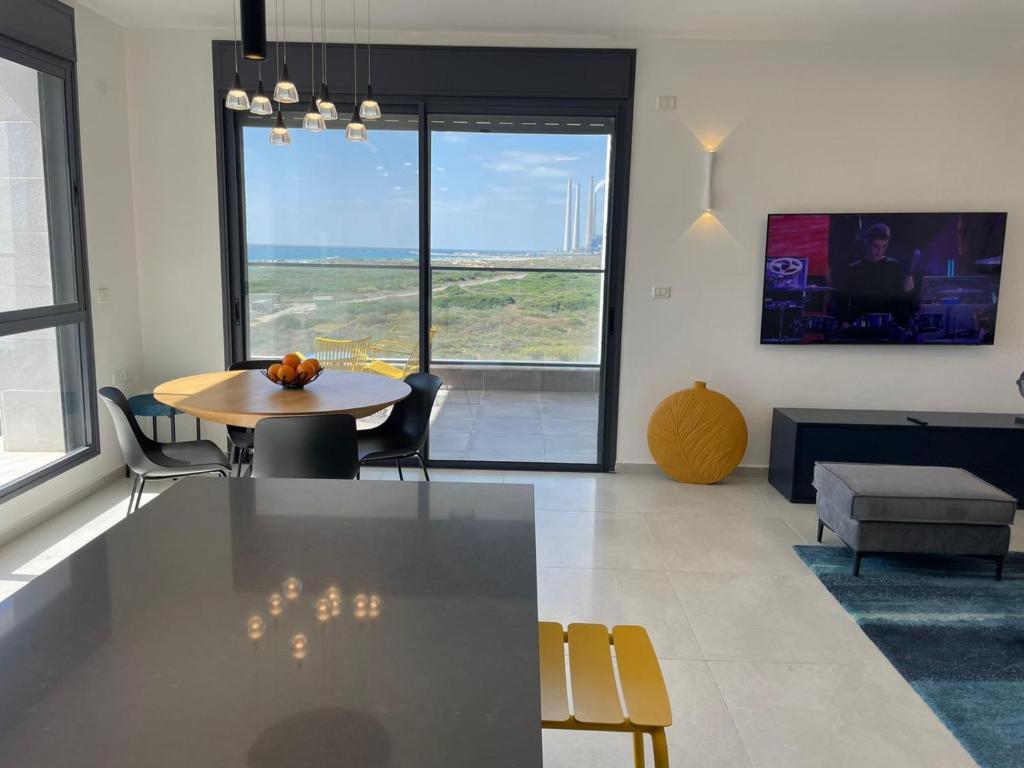 #דירת יוקרה על הים Bluewave Beach Apartment# photo 4